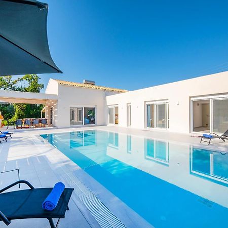 Villa Ami, Roda, Corfu: 10 Guests, Heated Pool, Private Mini Golf, Pool Table & More!! Eksteriør bilde