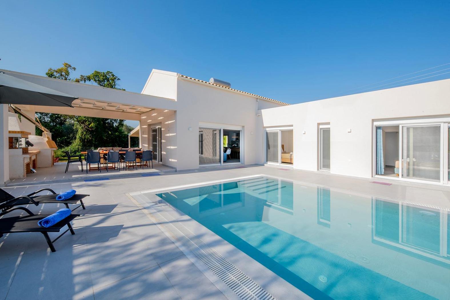 Villa Ami, Roda, Corfu: 10 Guests, Heated Pool, Private Mini Golf, Pool Table & More!! Eksteriør bilde