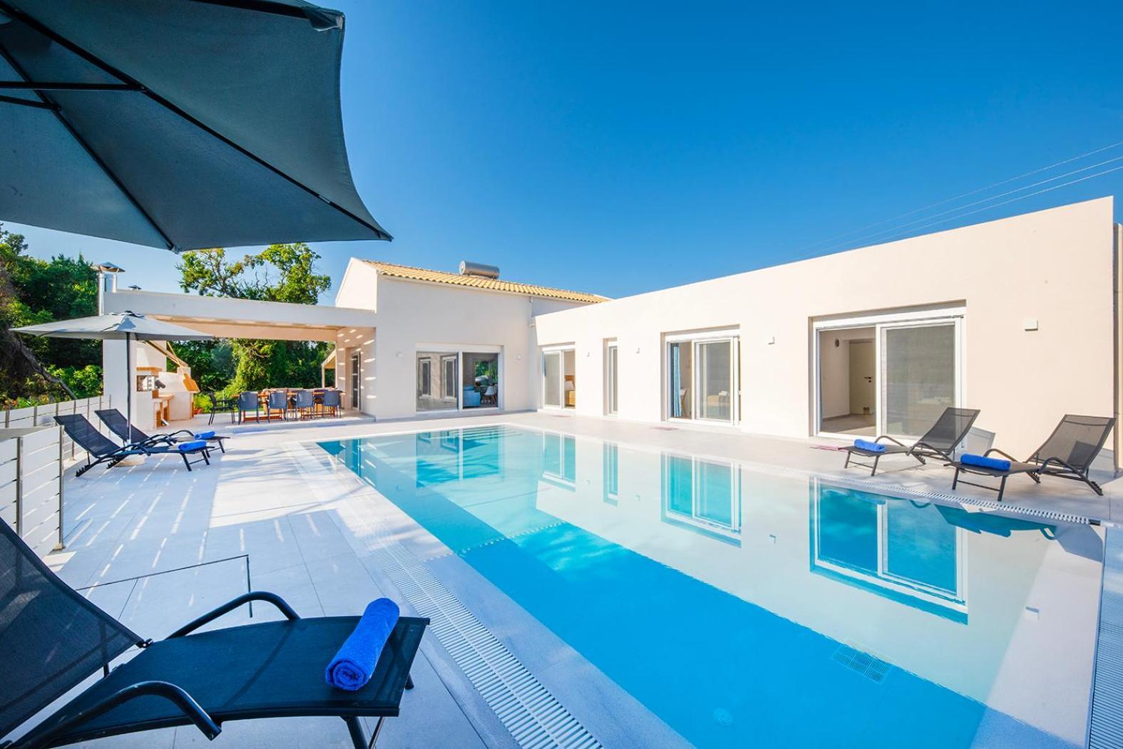 Villa Ami, Roda, Corfu: 10 Guests, Heated Pool, Private Mini Golf, Pool Table & More!! Eksteriør bilde