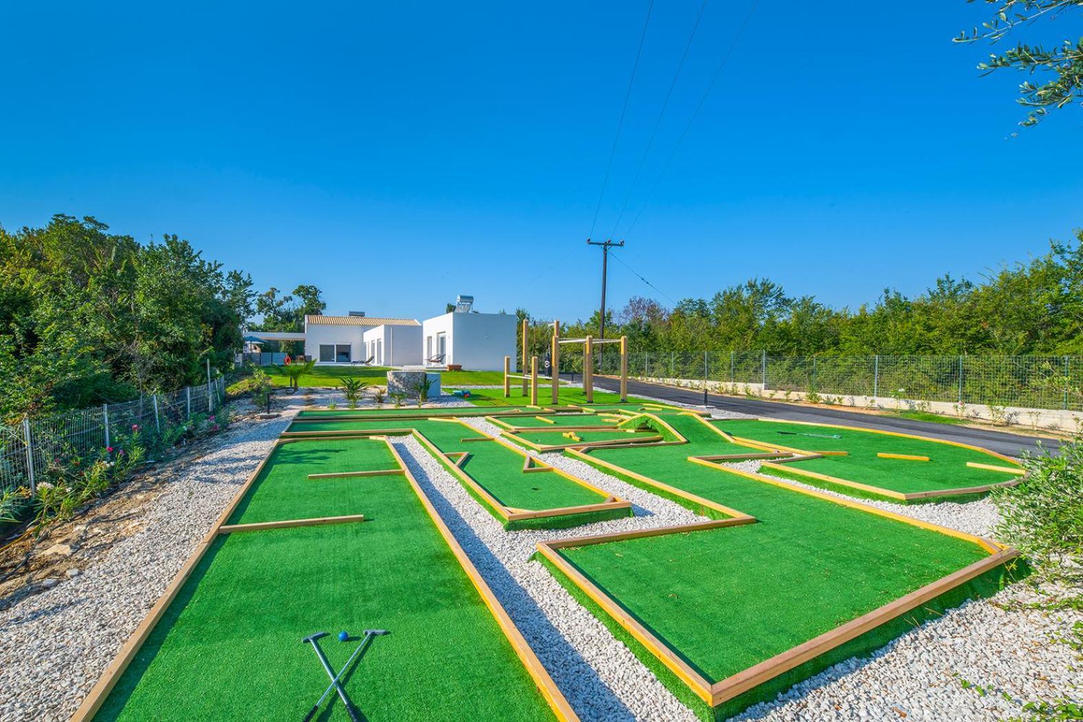Villa Ami, Roda, Corfu: 10 Guests, Heated Pool, Private Mini Golf, Pool Table & More!! Eksteriør bilde